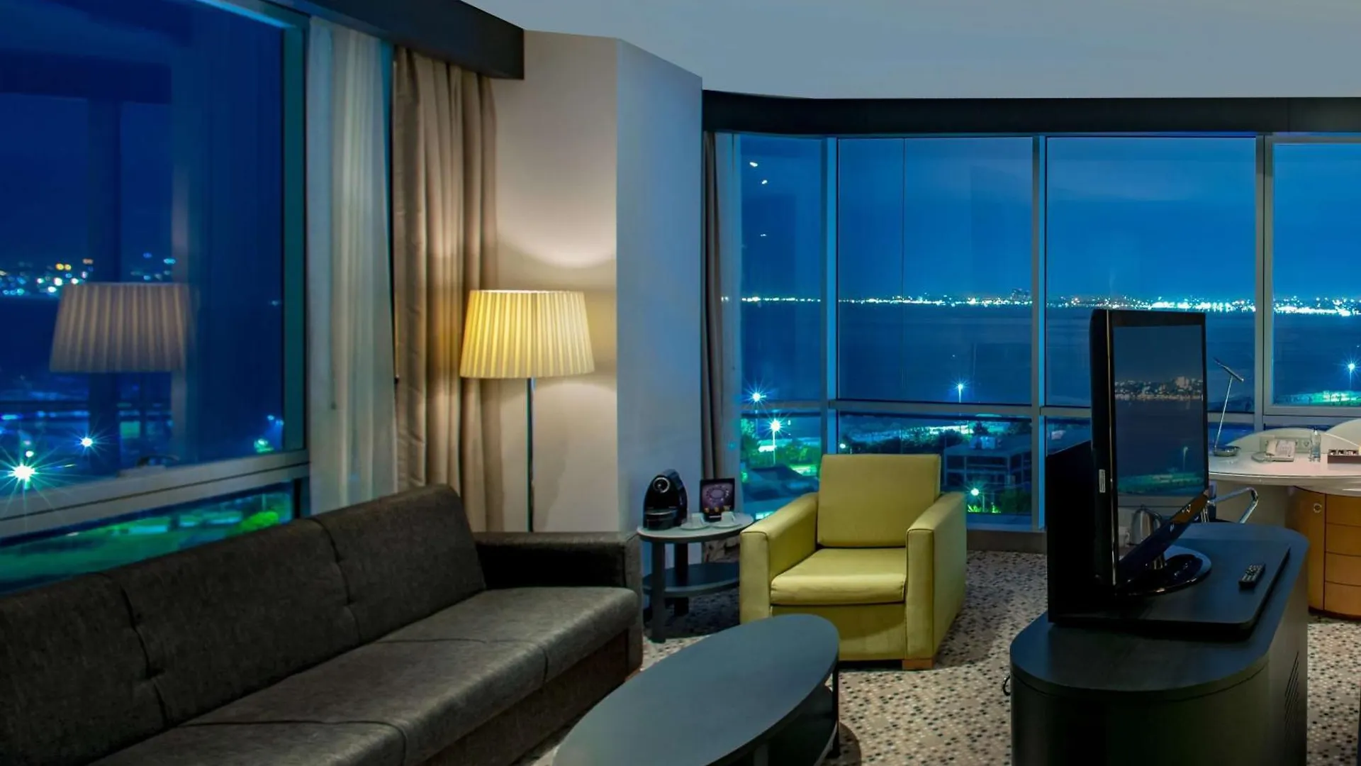 Doubletree By Hilton Istanbul - Moda 5*,